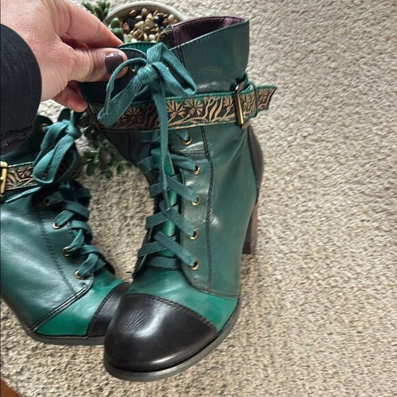 L’ARTISTE Stylish Teal and Black Ankle Boots - Picture 7 of 12